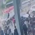 Momento em que chega a ambulância, quatro horas depois. (Foto: reprodução vídeo Instagram)