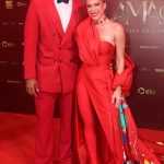 Leo Santana e Lore Improta usam looks vermelhos em noite de gala beneficente. (Foto: Instagram)