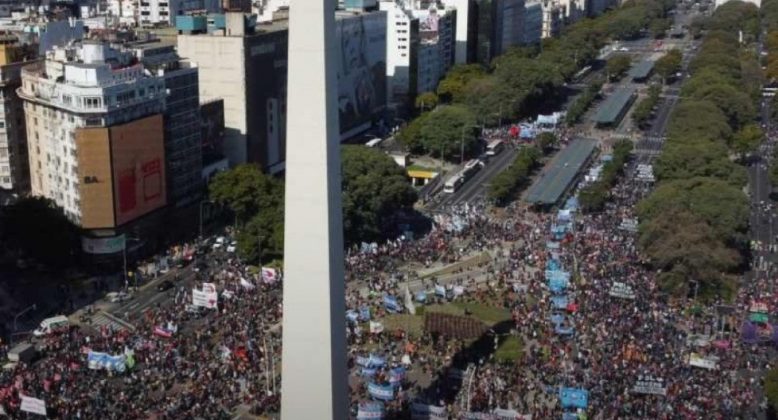 Milhares de pessoas foram às ruas. (Foto: reprodução vídeo Instagram)