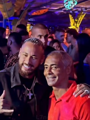Neymar chama atenção pela aparência em festa de Romario. (Foto: reprodução vídeo Instagram)