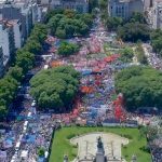 Trabalhadores protestavam contra mudanças de Milei. (Foto: reprodução vídeo Instagram)