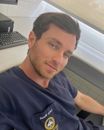 O ex-BBB Lucas Bissoli, de 31 anos, persiste em sua jornada acadêmica para realizar o sonho de se tornar médico. (Foto Instagram)