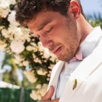 Após o casamento, os recém-casados compartilharam fotos vestidos de noivos, com a legenda. (Foto Instagram)