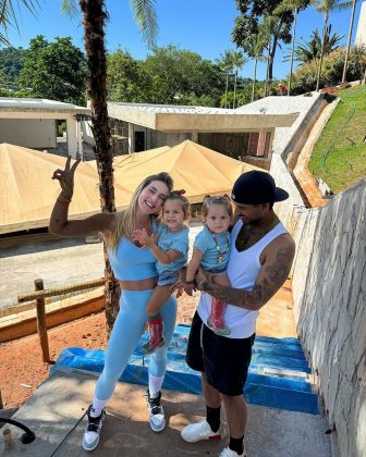 Nesta terça-feira (16), Virginia publicou nas suas redes sociais, que ela e seu marido Zé Felipe levaram as suas filhas para conhecer a nova mansão luxuosa em construção, em Goiânia (Foto: Instagram)