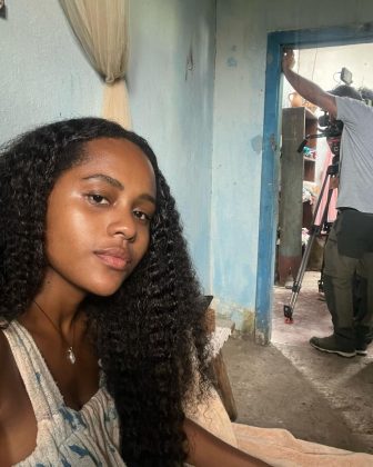 Duda Santos fez a sua estreia em uma novela das nove em 'Travessia' (2022). (Foto: Instagram)