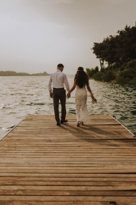 A noiva lamenta não ter de volta aquele momento tão aguardado. “Mesmo que eu faça uma festa de bodas, nunca mais vai ser ‘o casamento’. É uma situação extremamente triste, humilhante e constrangedora. Nenhuma mulher merece passar por isso.” (Foto Pexels)