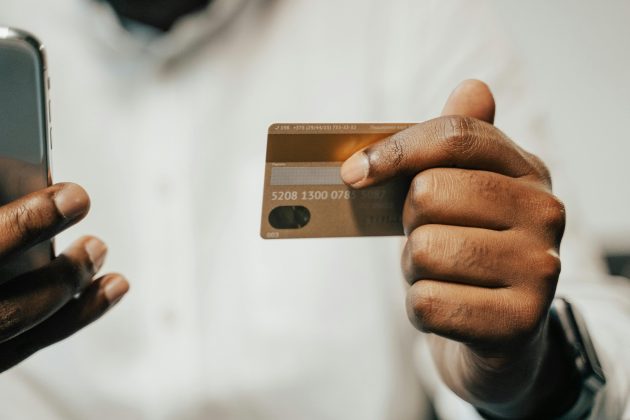 Conforme informações da polícia, a mulher atuava em um correspondente bancário na cidade, onde realizava saques para os aposentados. (Foto Pexels)