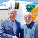 Em seu Instagram Lula posou ao lado de Alckmin para anunciar viagem. (Foto: Instagram)