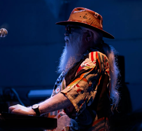 Hermeto Pascoal durante show. (Foto: Instagram)