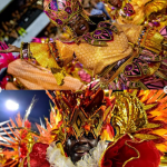 Muitas cores marcaram o desfile da Beija-Flor. (Foto: Instagram)