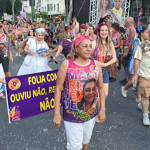 Dona Marinete Franco em bloco de rua em sua homenagem. (Foto: Instagram)