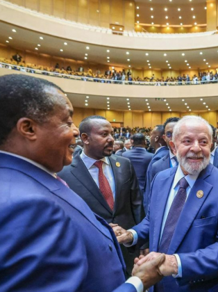 Lula reunido com outras autoridades africanas. (Foto: Instagram)