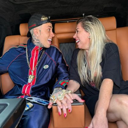 MC Daniel dar de presente carro de luxo blindado para a mãe (Foto: Instagram)