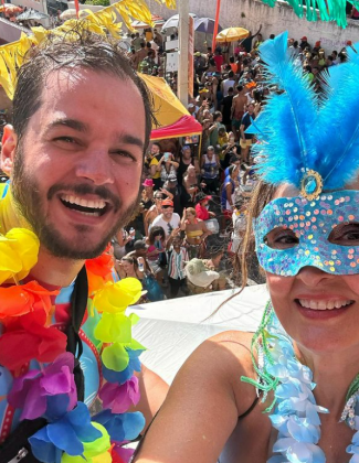 O casal sempre curte junto como nessa celebração do carnaval em Recife. (Foto: Instagram)