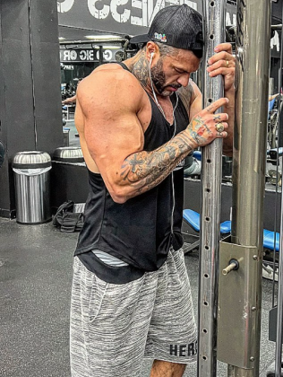 Atualmente com 46 anos, Bambam faturou cerca de 6 milhões mesmo perdendo a luta. (Foto: Instagram)