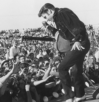 Elvis conquistou o título de ícone cultural e deixando uma marca indelével na história da música. (Foto: Instagram)