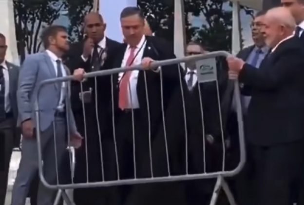 Lula e Barroso retiraram a grade de proteção do STF. (Foto: reprodução vídeo Instagram)