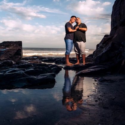 O casal, Mikael e Jarbas Bitencourt se tornaram um dos primeiros casais brasileiros, a terem um filho com o DNA de ambos os pais. (Foto Instagram)