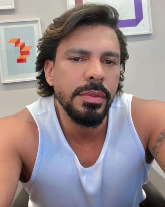 Residente em Goiânia, o cantor foi preso em flagrante por importunação íntima na segunda-feira (12), em Araxá, Minas Gerais. (Foto Instagram)