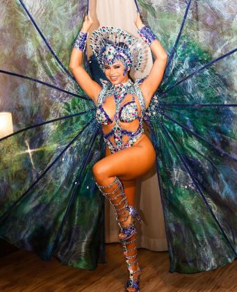 Além de cantar nos famosos bloquinhos, esse ano Lexa brilhou como Rainha de Bateria pela escola de samba Unidos da Tijuca (Foto: Instagram)