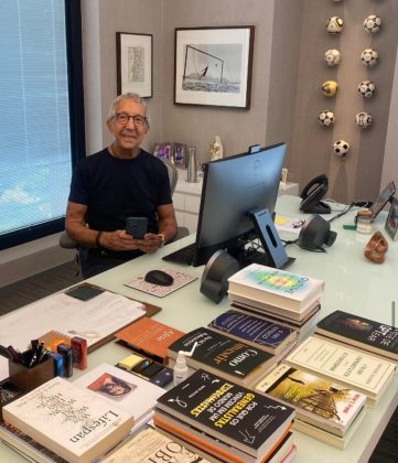 Ao longo de sua vida, Abilio Diniz escreveu livros sobre sua filosofia de vida e experiências empresariais, tornando-se uma figura influente no cenário empresarial brasileiro e internacional. (Foto: Instagram)