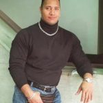 Dwayne Johnson fez história como lutador profissional na WWE, onde se tornou uma das principais estrelas sob o nome de "The Rock". Sua carreira no wrestling o levou a ganhar inúmeros campeonatos e a se tornar uma das personalidades mais populares e respeitadas no mundo do esporte. (Foto: Instagram)