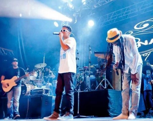 O ápice do sucesso veio com o lançamento do CD/DVD "Natiruts Reggae Power" em 2006, que alcançou o topo das paradas de vendas no Brasil e popularizou ainda mais o reggae no cenário nacional. (Foto: Instagram)