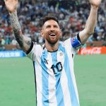 Lionel Messi é um renomado jogador de futebol argentino, considerado por muitos como um dos maiores jogadores de todos os tempos. (Foto: Instagram)