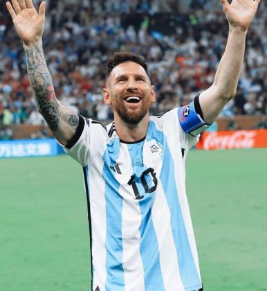 Lionel Messi é um renomado jogador de futebol argentino, considerado por muitos como um dos maiores jogadores de todos os tempos. (Foto: Instagram)