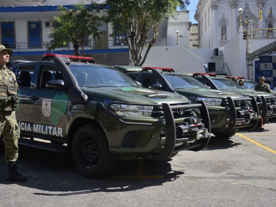 Em uma residência onde os policiais afirmam que o suspeito tentou se esconder. (Foto Agência Brasil)