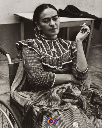 Frida Kahlo é conhecida por suas pinturas vibrantes e emotivas, que refletem sua própria experiência de vida marcada por dor e paixão. (Foto: Instagram)