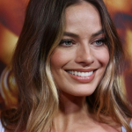 Margot Robbie, conhecida por seus papéis marcantes, está esperando seu primeiro filho. (Foto: Instagram)