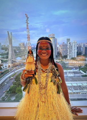 Maira Gomez é um exemplo inspirador de representação cultural e étnica. (Foto: Instagram)