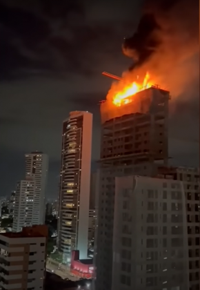 O prédio fica localizado no bairro da torre, na zona oeste de Recife. (Fonte: Twitter)