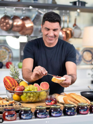 A presença de amigos e familiares tornou o dia ainda mais especial para a apresentadora. (Foto: Instagram)