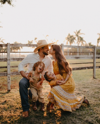 Sorocaba e Biah compartilharam sua alegria e expectativas em relação aos bebês. (Foto: Instagram)