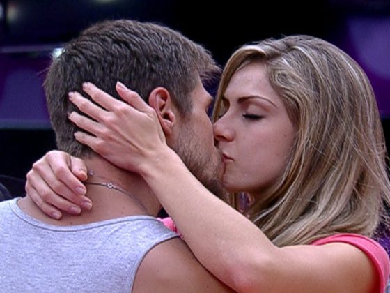 Antes de entrar no BBB12, Rafa namorava Camila Patorini. No entanto, ele se interessou por Renata (Foto: X)