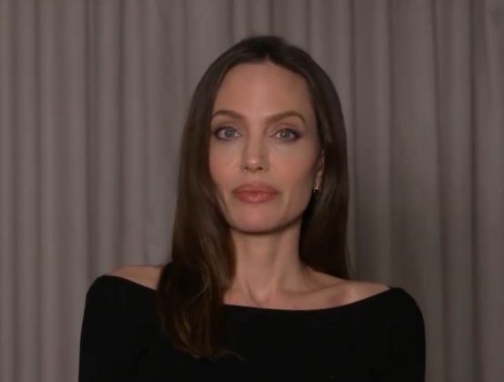 Jolie acredita que sua família terá mais privacidade no exterior. (Foto: Instagram)