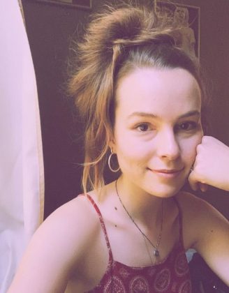 Bridgit optou por deixar sua carreira artística e se dedicar ao campo acadêmico, onde tem alcançado sucesso. (Foto: Instagram)