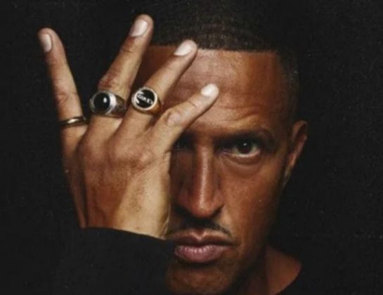 É apresentado pelo renomado Rapper Mano Brown. (Foto: Instagram)