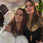 No evento desse ano, Anitta posou ao lado de Sofia Vergara e outras celebridades (Foto: Instagram)