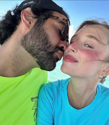 A atriz de 22 anos compartilhou um álbum de fotos do casal, expressando profundo amor e gratidão pela união. (Foto: Instagram)