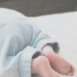 Bebê morre ao ser esquecido em carro, em SC. (Foto Pexels)