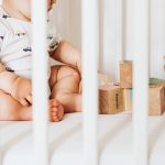 Mãe é condenada à prisão perpétua por deixar filha de 1 ano e 4 meses sozinha por 10 dias. (Foto Pexels)