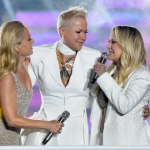 Trio de Peso: Eliana esteve ao lado de Angélica e Xuxa durante o Criança Esperança 2023 (Foto: TV Globo)