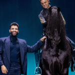 Gusttavo Lima gerou polêmica ao levar um cavalo para seu show no Mineirão. (Foto: Instagram)
