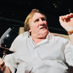 Depardieu está sob custódia policial e deverá responder às denúncias perante as autoridades. (Foto: Instagram)