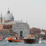 O pontífice percorreu os famosos canais de Veneza, aproveitando a visita à cidade italiana. (Foto: Instagram)