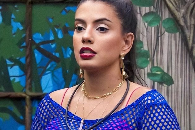 Abordada por alguns fãs na porta dos Estúdios Globo, no Rio de Janeiro, Fernanda confessou ter se sentido desconfortável durante a entrevista. (Foto Instagram)