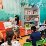 Meghan Markle visita hospital infantil em Los Angeles e faz momento de leitura com as crianças (Foto: Instagram)